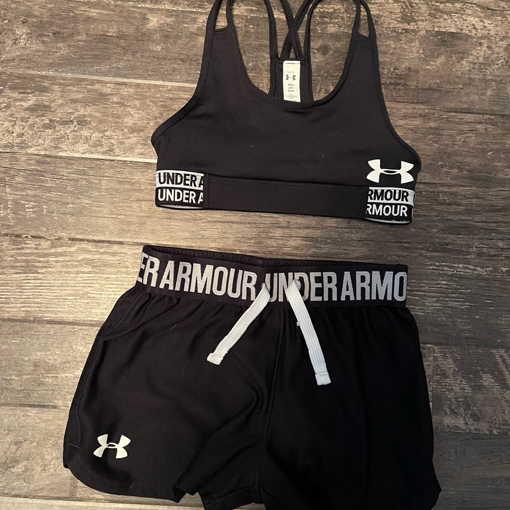 Under Armour.  Girls size XS.   EUC.